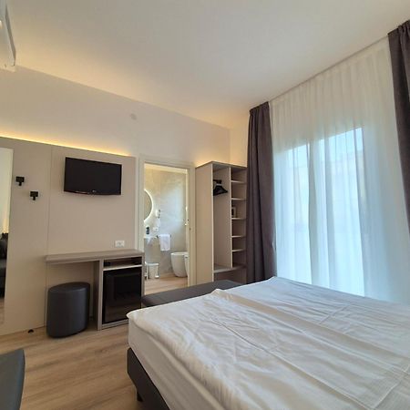 Hotel Delfino กาออร์เล ภายนอก รูปภาพ