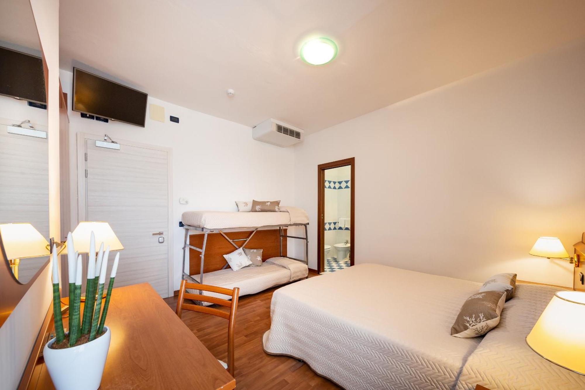 Hotel Delfino กาออร์เล ภายนอก รูปภาพ